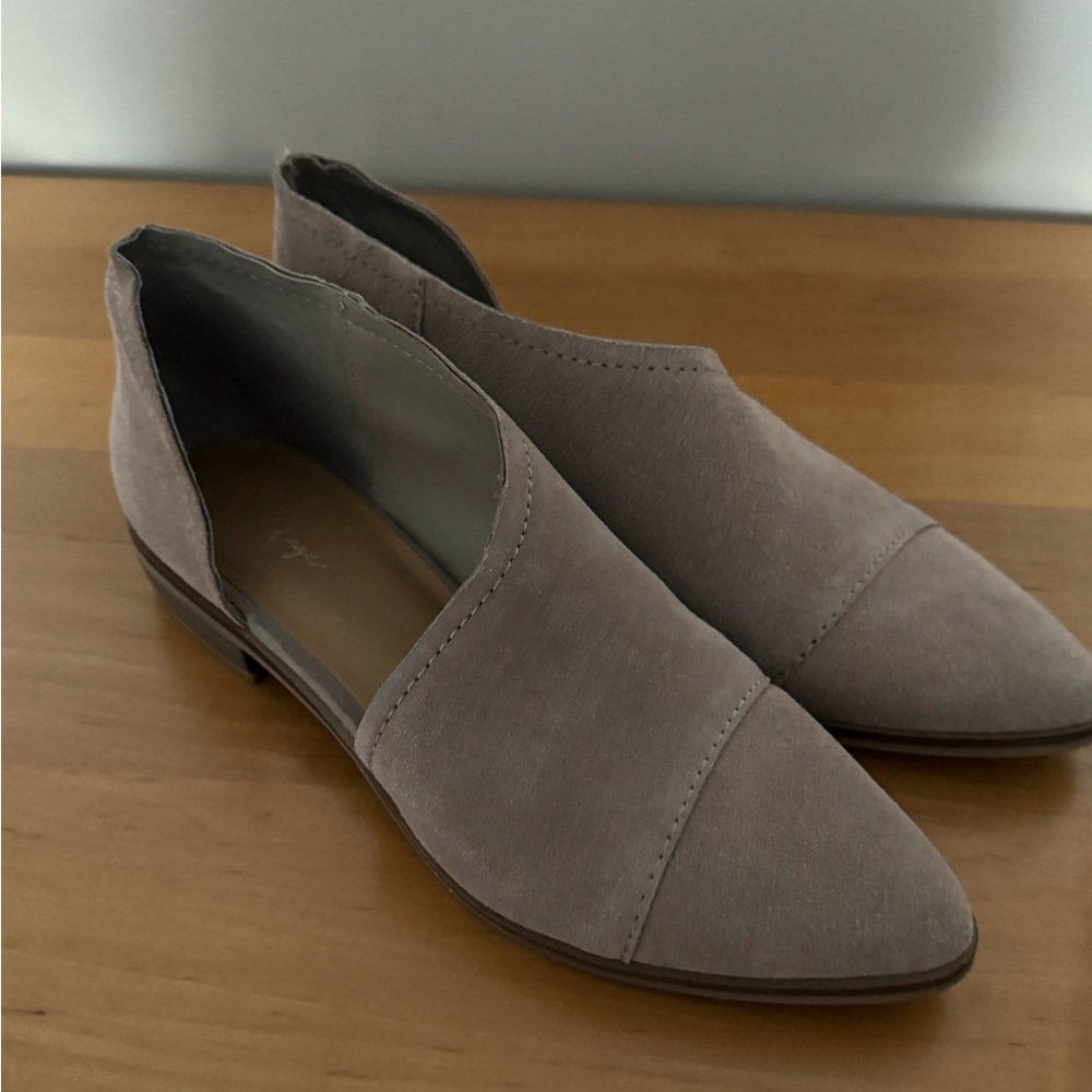 Crown Vintage Women's Tan Flats